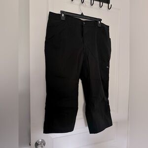 Black Eddie Bauer Cargo Capri Pants
